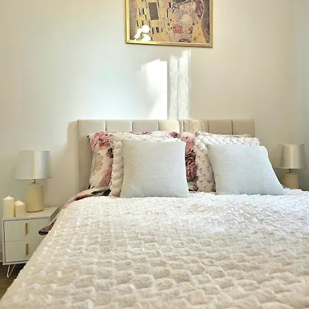 Super New Building Parking Wola-centrum *