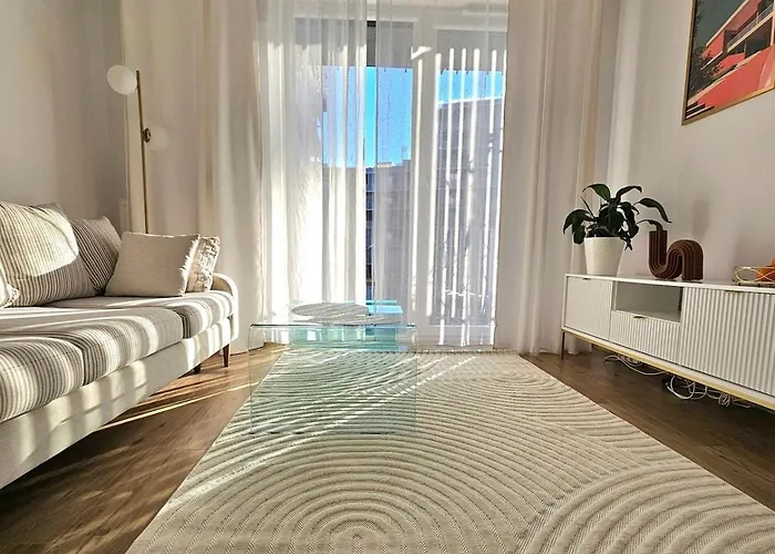 Super New Building Parking Wola-centrum وارسو