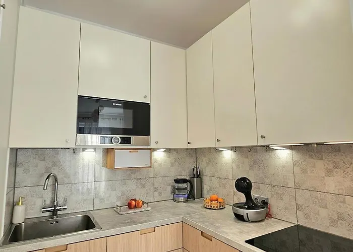 Super New Building Parking Wola-centrum وارسو